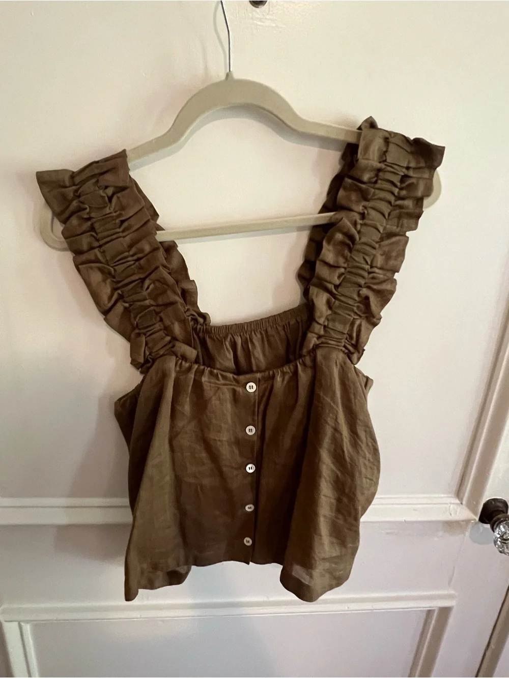 Frame Ruffle strap tank in moss. Size small - Picture 3 of 3